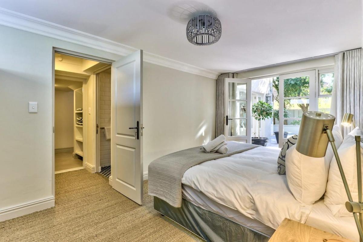 קייפטאון Lush Family Home In Prestigious Area מראה חיצוני תמונה